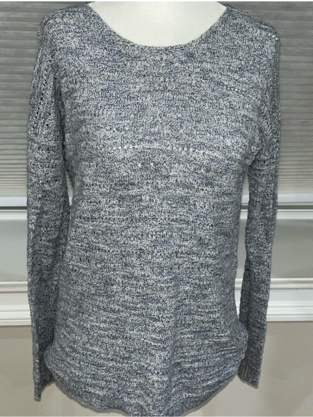 Leo & Nicole Heathered Gray Crew Neck Sweater